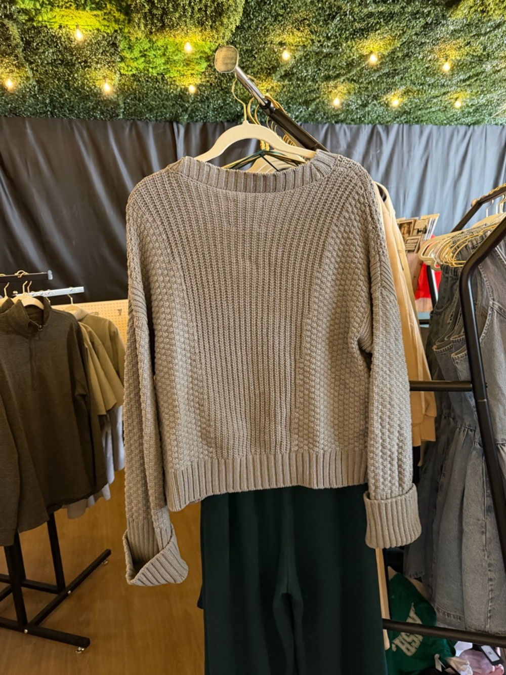 Abercrombie & Fitch Light Gray Cropped V‑Neck Button Cardigan - Picture 3 of 4